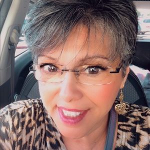 Meet your Posher, Lorraine